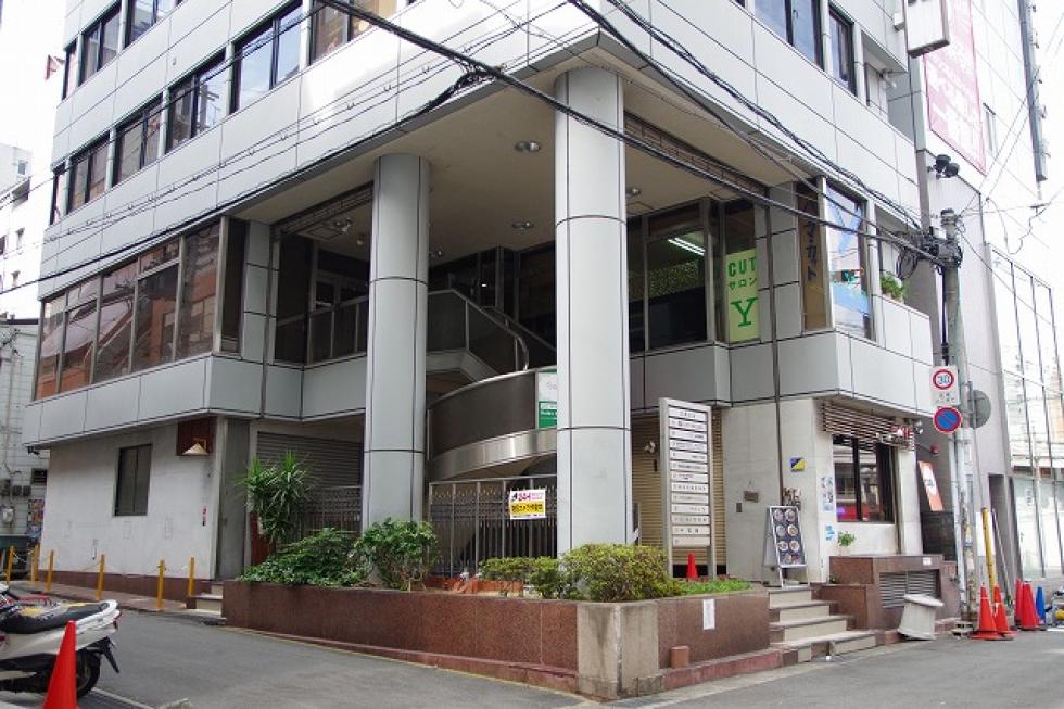 三ノ宮駅徒歩1分　駅⾄近！直接専⽤階段有り！飲食店居抜き物件